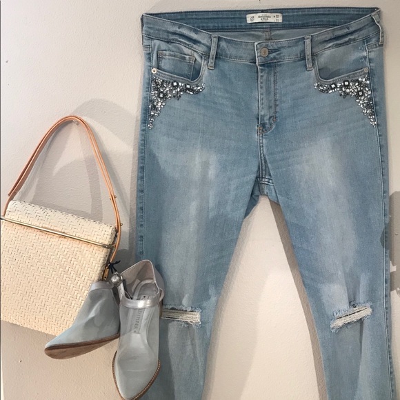 Abercrombie & Fitch Denim - Embellished light wash distressed jeans